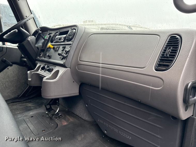 image for item YA1444 2018 Freightliner  Business Class M2 box truck