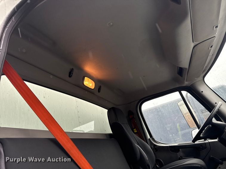 image for item YA1444 2018 Freightliner  Business Class M2 box truck