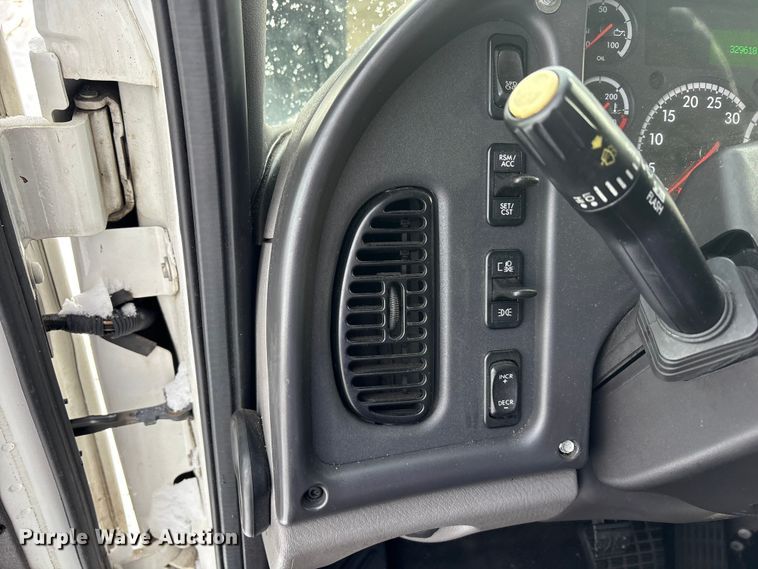 image for item YA1629 2018 Freightliner Business Class M2 box truck