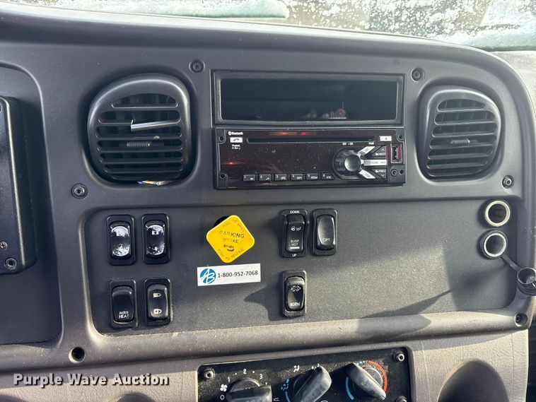 image for item YA1629 2018 Freightliner Business Class M2 box truck