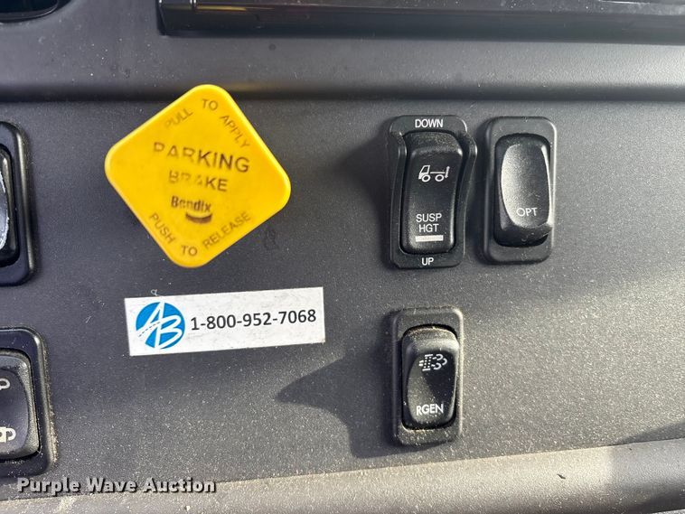 image for item YA1629 2018 Freightliner Business Class M2 box truck