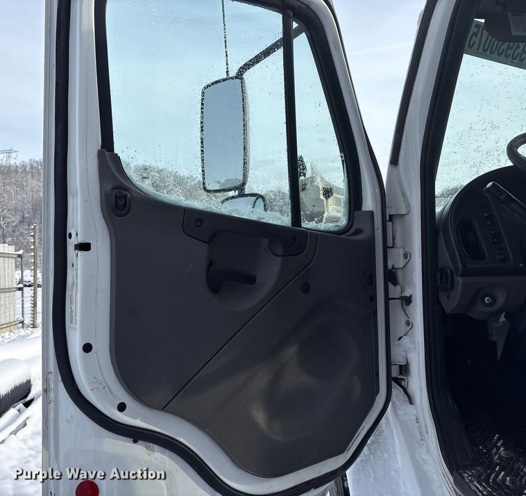 image for item YA1629 2018 Freightliner Business Class M2 box truck