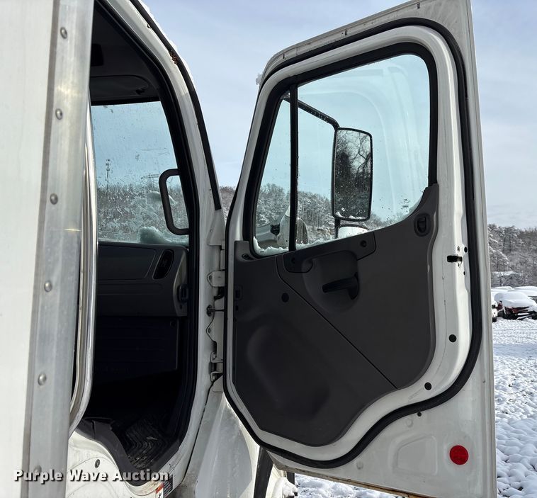 image for item YA1629 2018 Freightliner Business Class M2 box truck