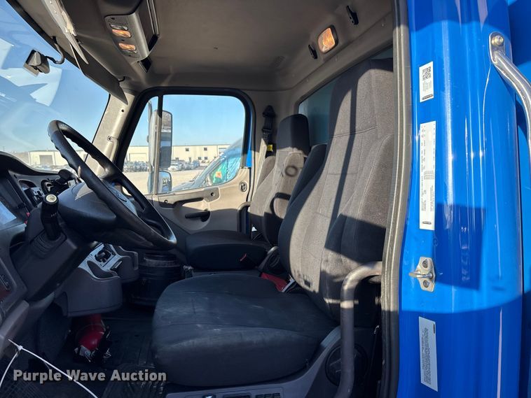 image for item YA1716 2018 Freightliner Business Class M2 box truck