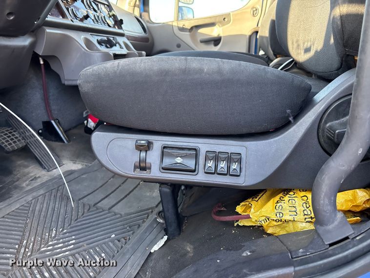 image for item YA1716 2018 Freightliner Business Class M2 box truck