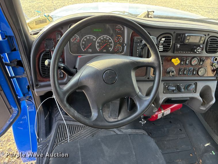 image for item YA1716 2018 Freightliner Business Class M2 box truck