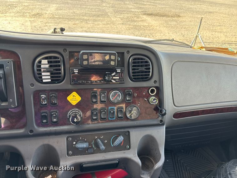 image for item YA1716 2018 Freightliner Business Class M2 box truck