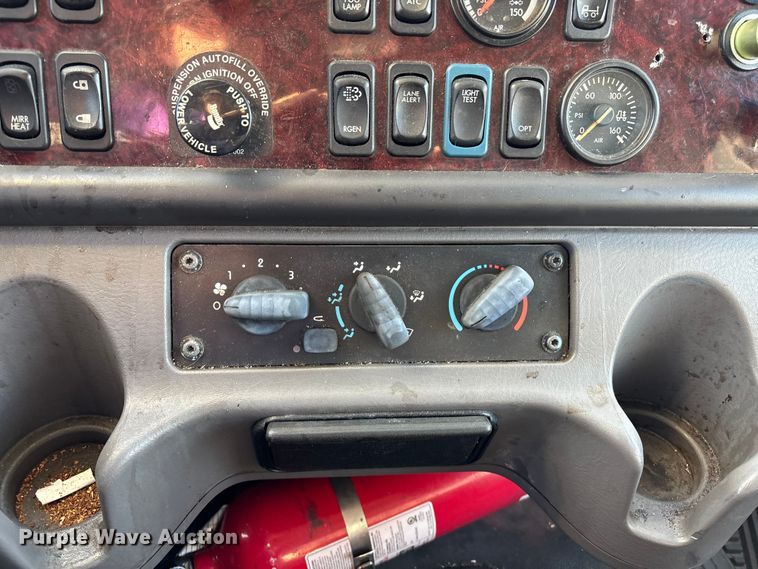 image for item YA1716 2018 Freightliner Business Class M2 box truck