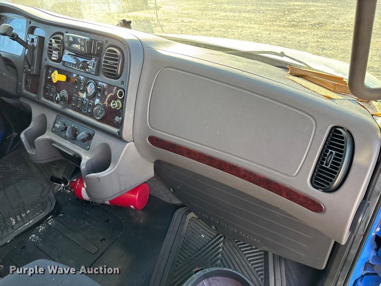 image for item YA1716 2018 Freightliner Business Class M2 box truck