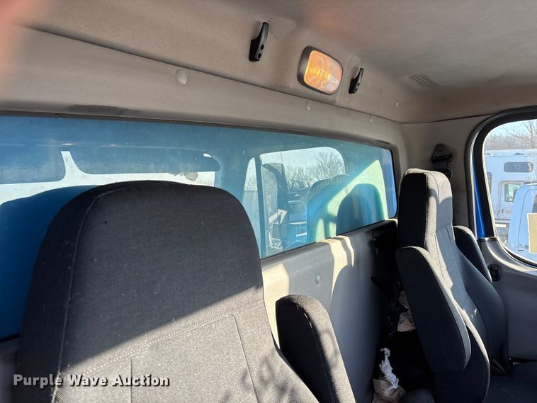 image for item YA1716 2018 Freightliner Business Class M2 box truck