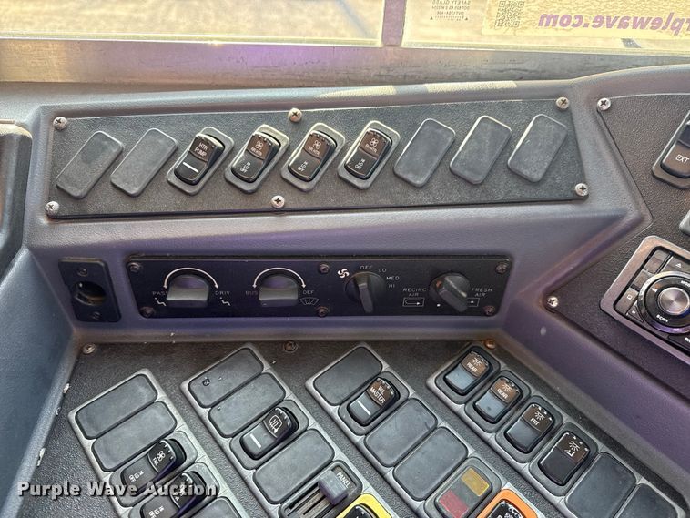 image for item DQ4174 2011 Blue Bird Bb Conventional school bus