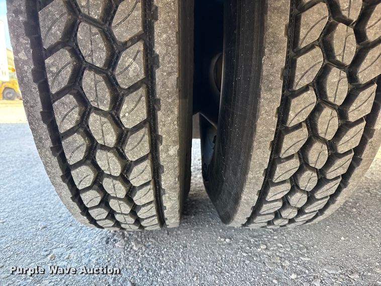 image for item DQ4174 2011 Blue Bird Bb Conventional school bus