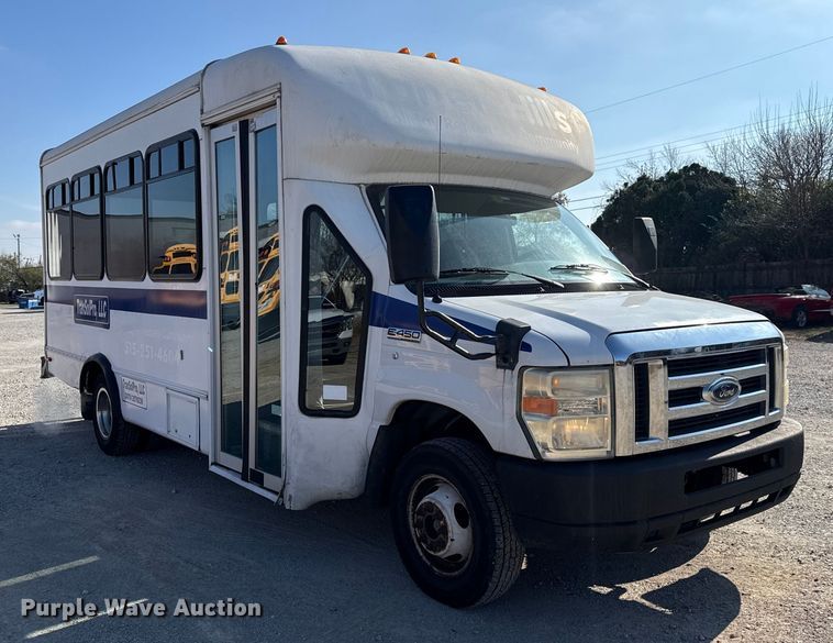 image for item DQ4175 2008 Ford E450 shuttle bus