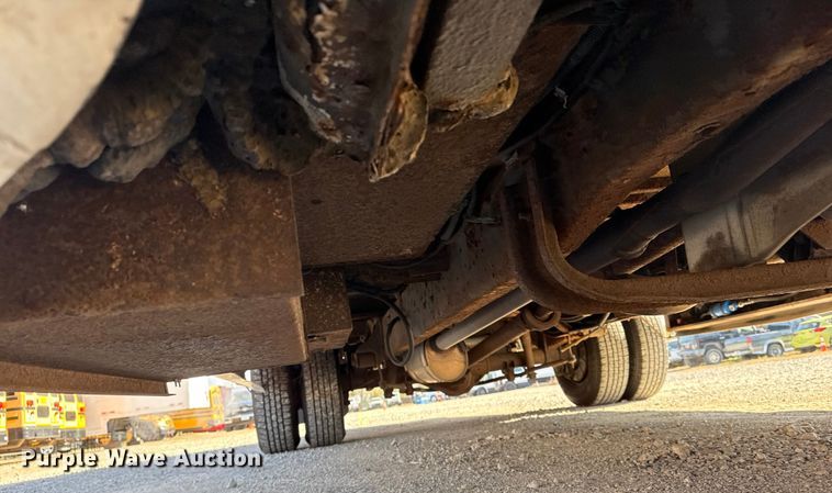 image for item DQ4175 2008 Ford E450 shuttle bus