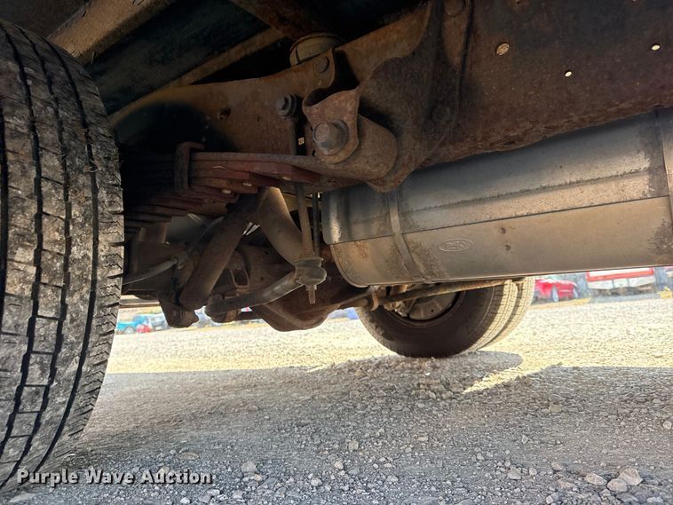 image for item DQ4175 2008 Ford E450 shuttle bus