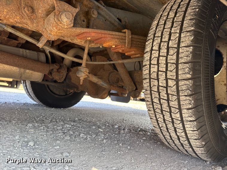 image for item DQ4175 2008 Ford E450 shuttle bus