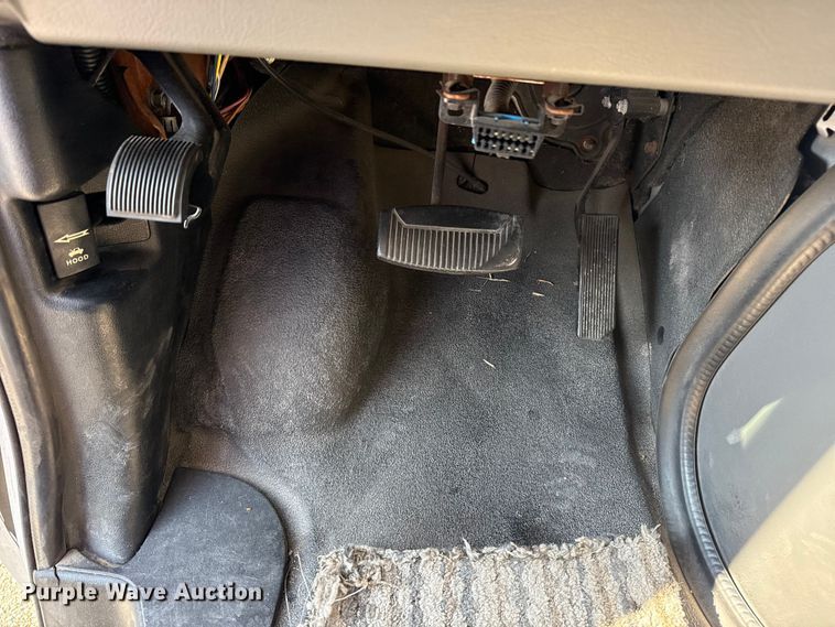 image for item DQ4175 2008 Ford E450 shuttle bus