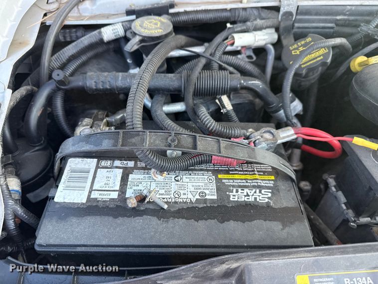 image for item DQ4175 2008 Ford E450 shuttle bus