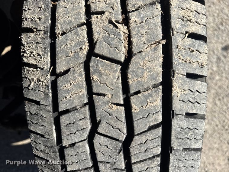 image for item DQ4175 2008 Ford E450 shuttle bus