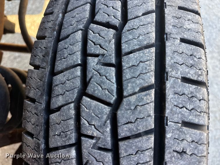 image for item DQ4175 2008 Ford E450 shuttle bus