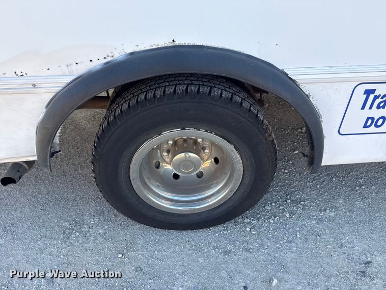 image for item DQ4175 2008 Ford E450 shuttle bus