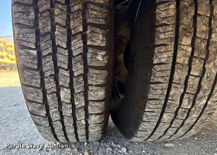 image for item DQ4175 2008 Ford E450 shuttle bus