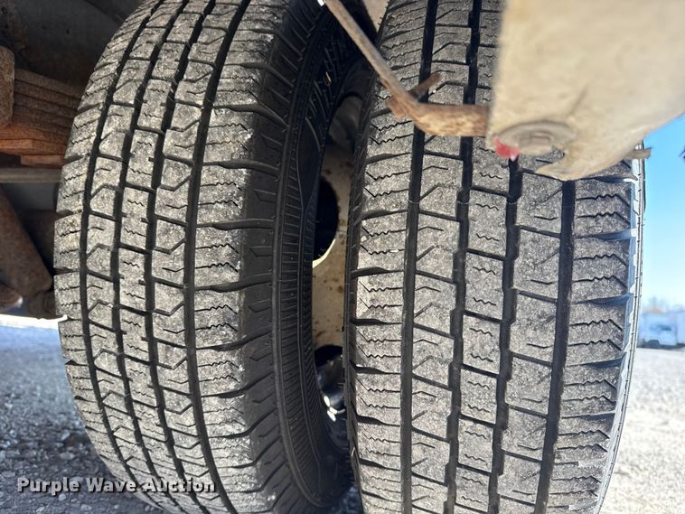 image for item DQ4175 2008 Ford E450 shuttle bus