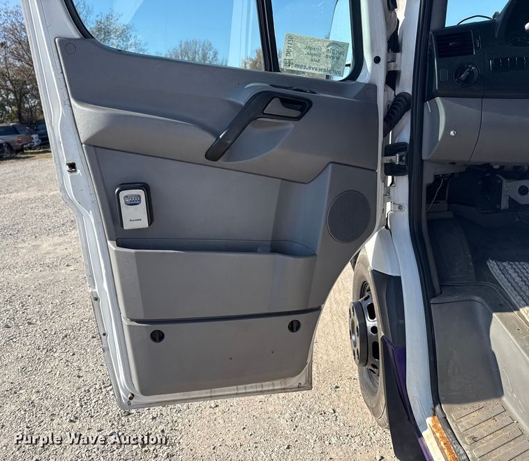 image for item DQ4176 2007 Dodge Sprinter shuttle bus