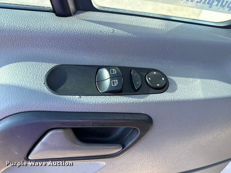 image for item DQ4176 2007 Dodge Sprinter shuttle bus