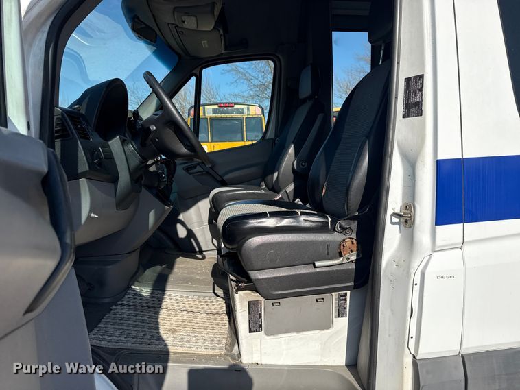 image for item DQ4176 2007 Dodge Sprinter shuttle bus