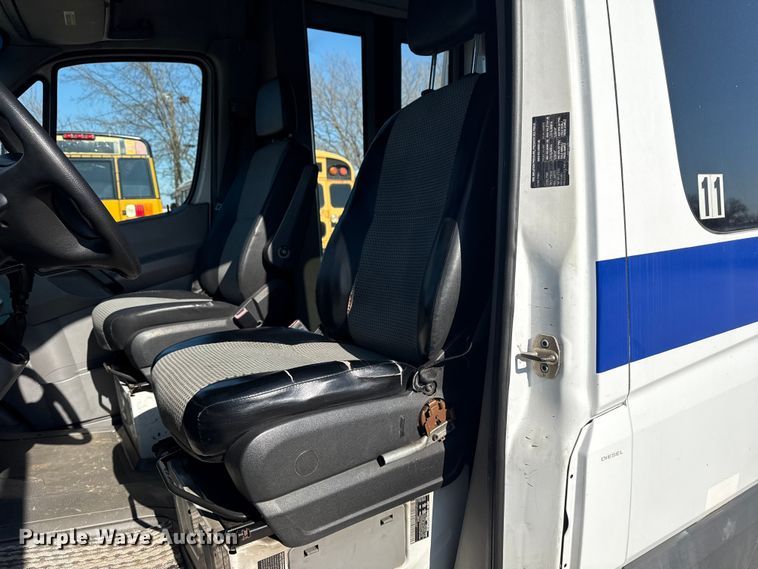 image for item DQ4176 2007 Dodge Sprinter shuttle bus