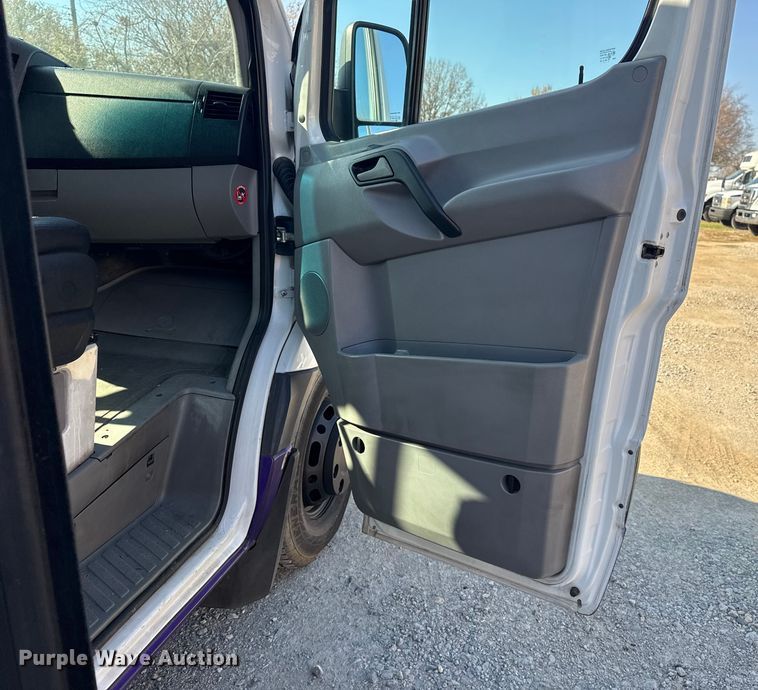 image for item DQ4176 2007 Dodge Sprinter shuttle bus