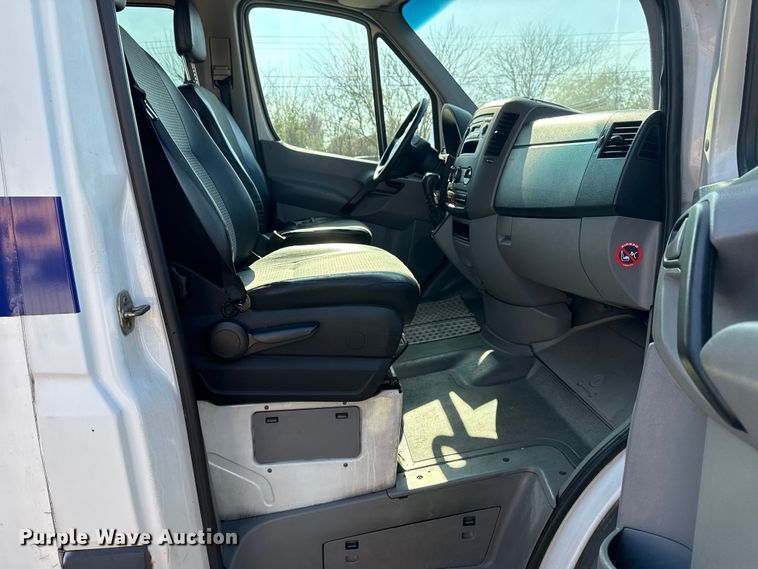 image for item DQ4176 2007 Dodge Sprinter shuttle bus