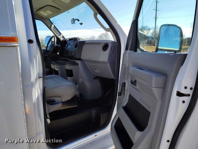image for item DT0813 2016 Ford E350 utility van