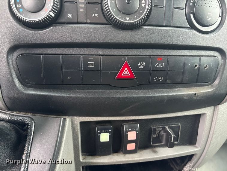 image for item DT6487 2014 Mercedes Benz Sprinter bus