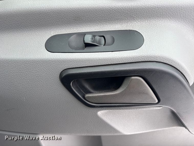 image for item DT6487 2014 Mercedes Benz Sprinter bus