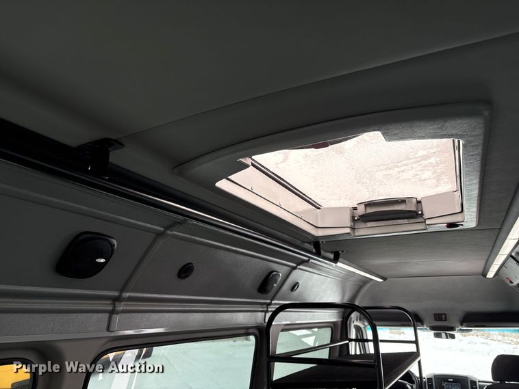 image for item DT6487 2014 Mercedes Benz Sprinter bus