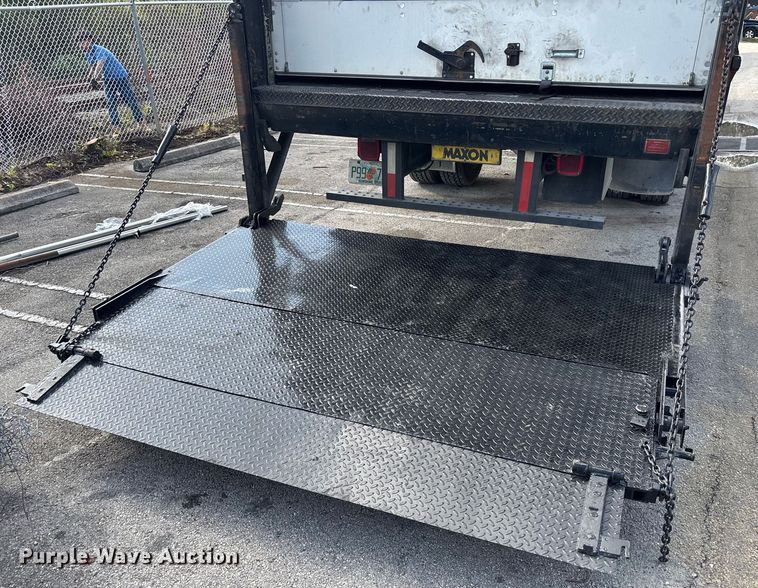 image for item DU0338 2006 International 4300 box truck