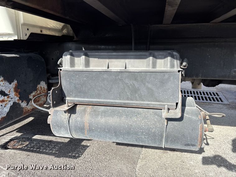 image for item DU0338 2006 International 4300 box truck