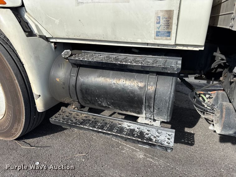 image for item DU0338 2006 International 4300 box truck