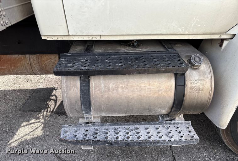 image for item DU0338 2006 International 4300 box truck