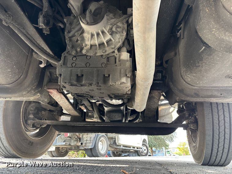 image for item DU0338 2006 International 4300 box truck