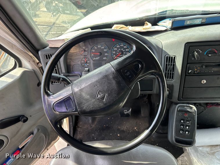 image for item DU0338 2006 International 4300 box truck