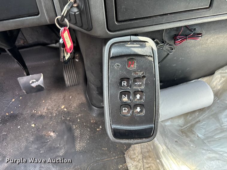 image for item DU0338 2006 International 4300 box truck