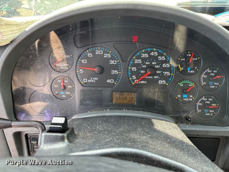 image for item DU0338 2006 International 4300 box truck