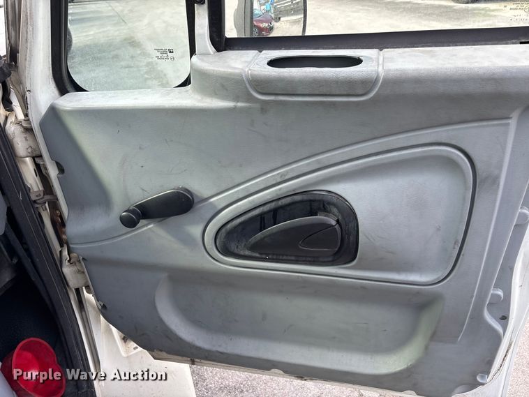 image for item DU0338 2006 International 4300 box truck