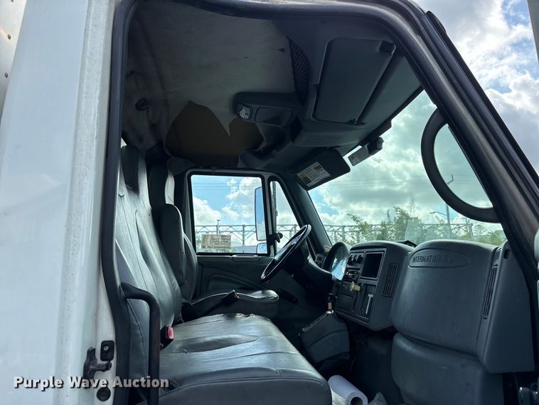 image for item DU0338 2006 International 4300 box truck