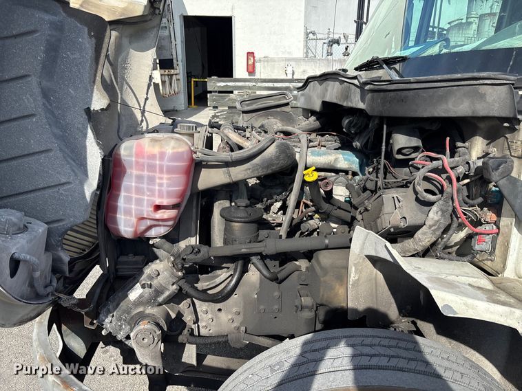 image for item DU0338 2006 International 4300 box truck