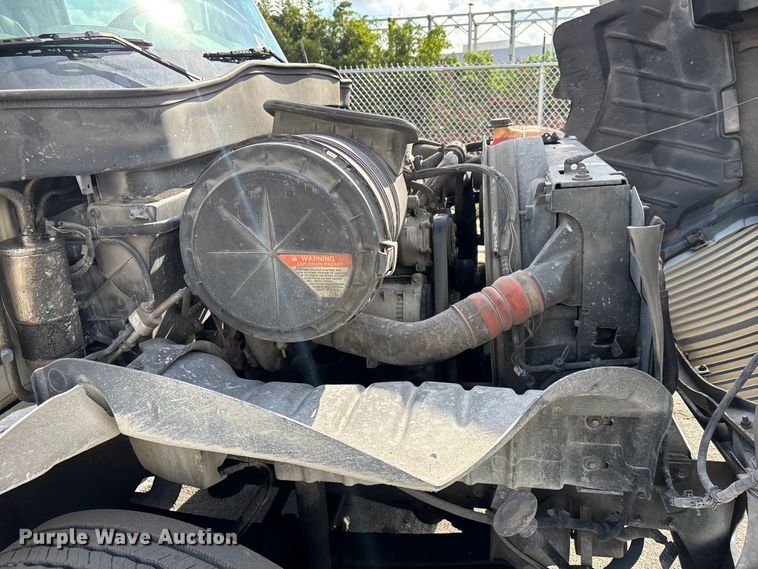 image for item DU0338 2006 International 4300 box truck