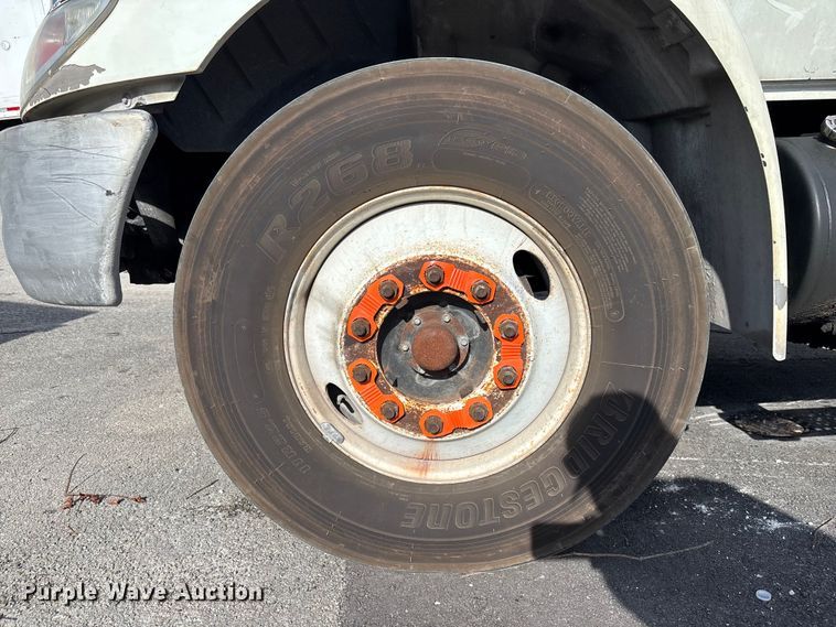 image for item DU0338 2006 International 4300 box truck